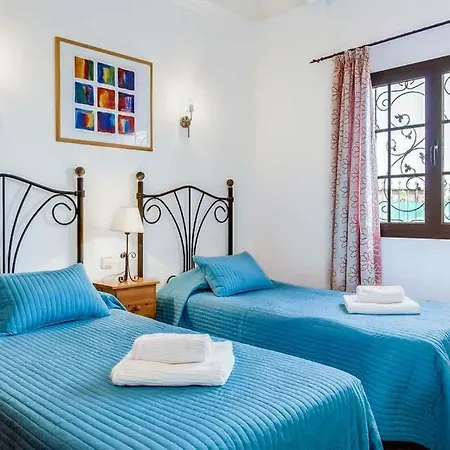 Playa Blanca Sleeps 8 Pool Wifi T334218