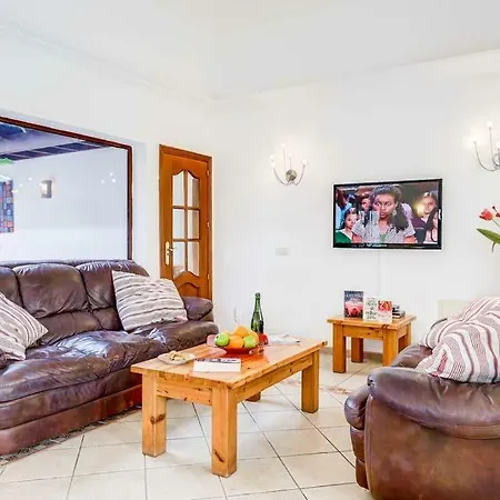 Playa Blanca Sleeps 8 Pool Wifi T334218 *