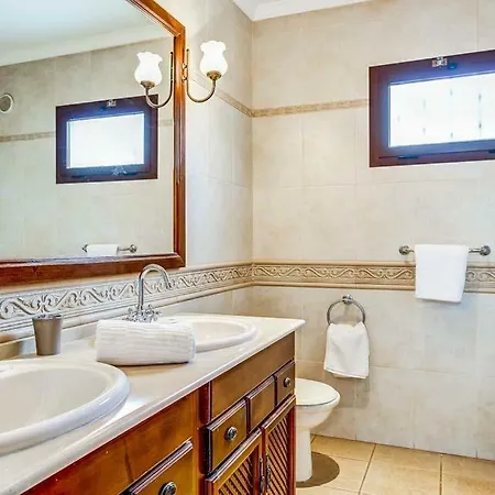 Willa Playa Blanca Sleeps 8 Pool Wifi T334218